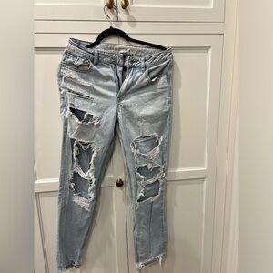 American Eagle - Strigid - straight leg ripped jeans - size 6 - light denim wash